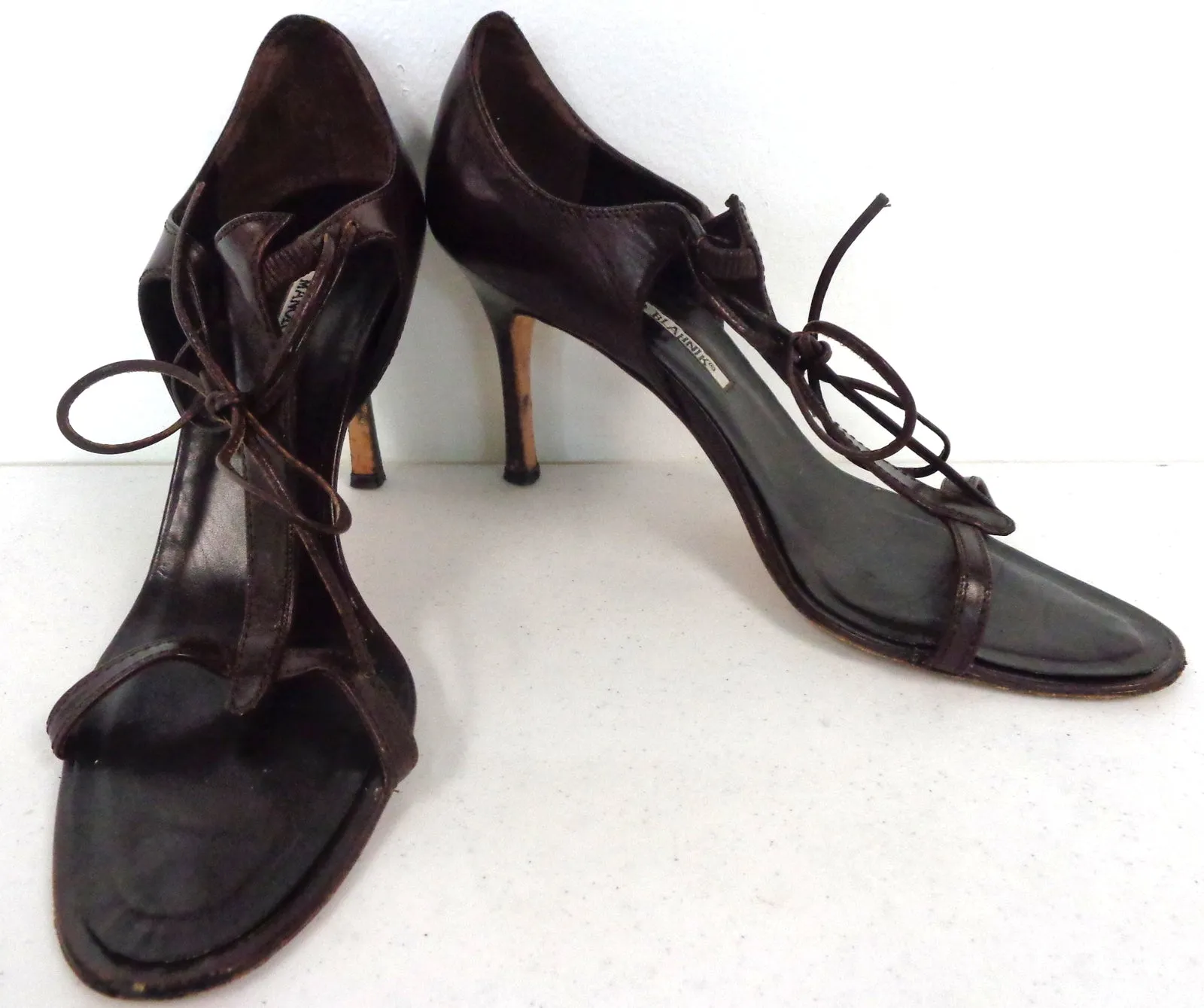 MANOLO BLAHNIK Chocolate Brown Leather V-Strap T-Strap Ankle Tie Heels Size 39 1/2