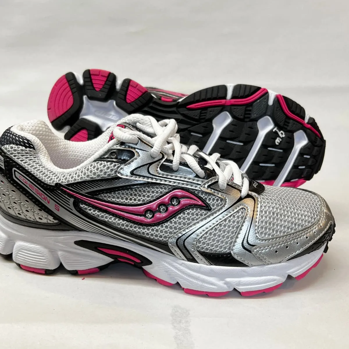 Saucony •Cohesion 5• Running Shoe • Silver/Black/Pink • 9 Wide - Preowned