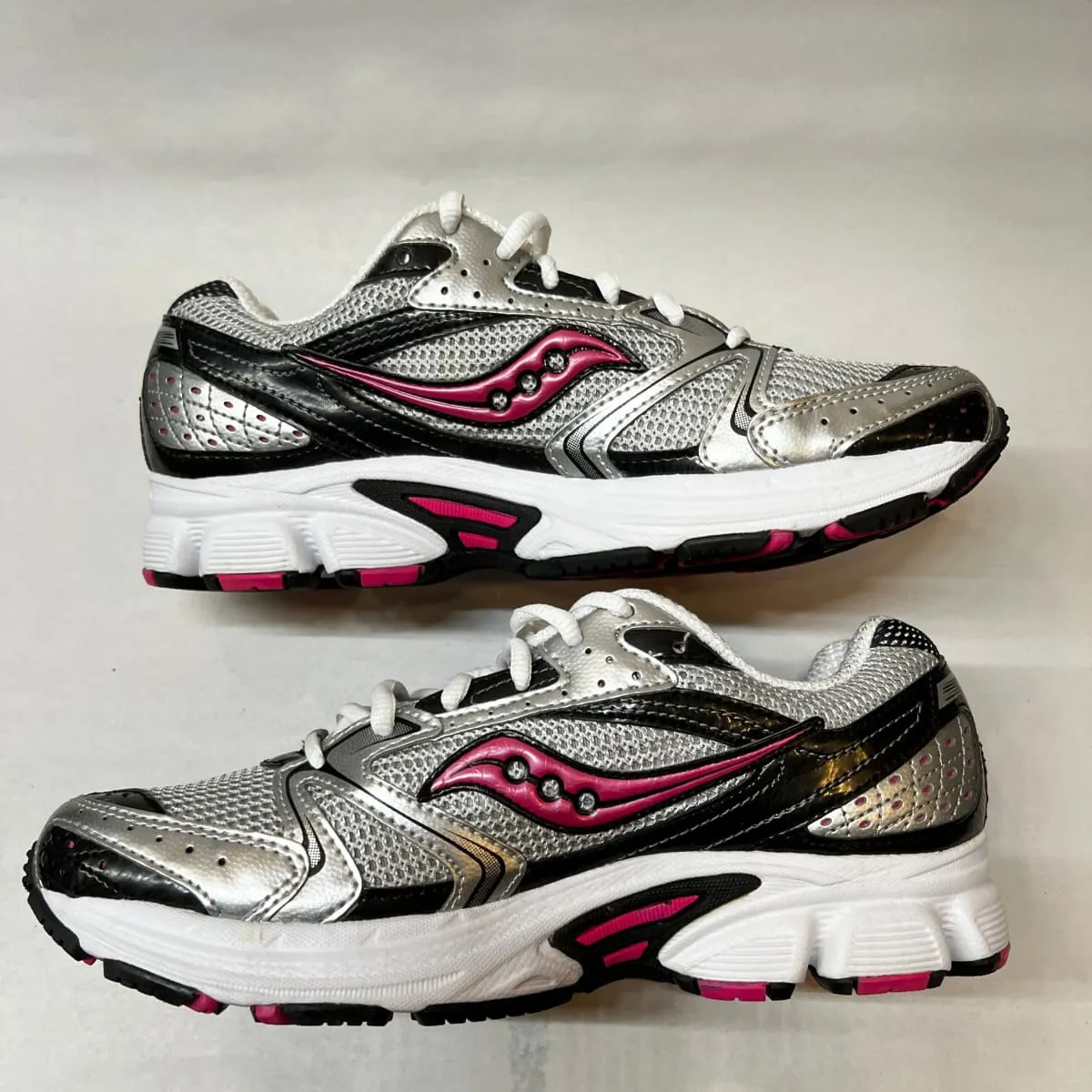 Saucony •Cohesion 5• Running Shoe • Silver/Black/Pink • 9 Wide - Preowned