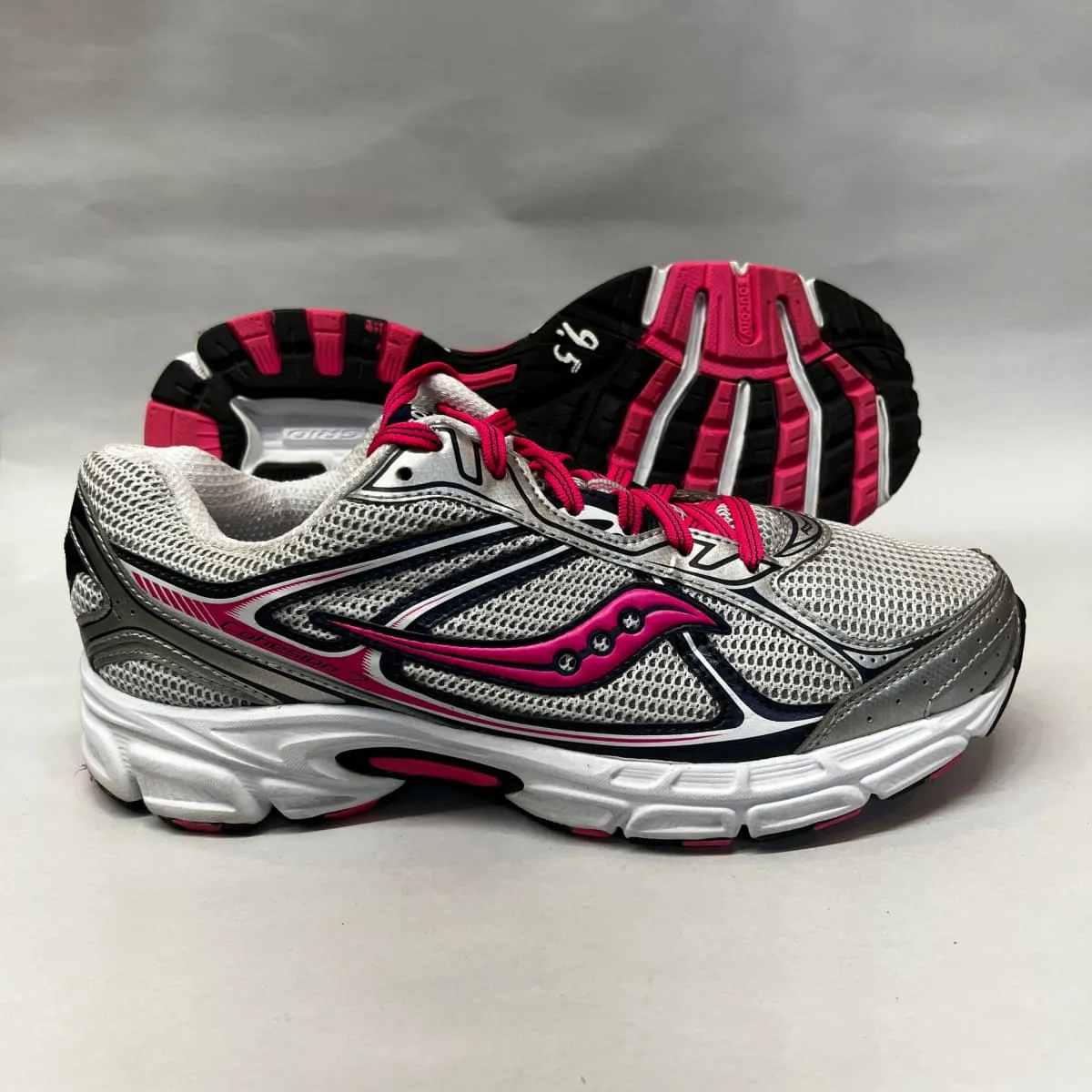 Women's Saucony •Cohesion 7• Running Shoe Silver/Pink 9.5 Wide - Preowned