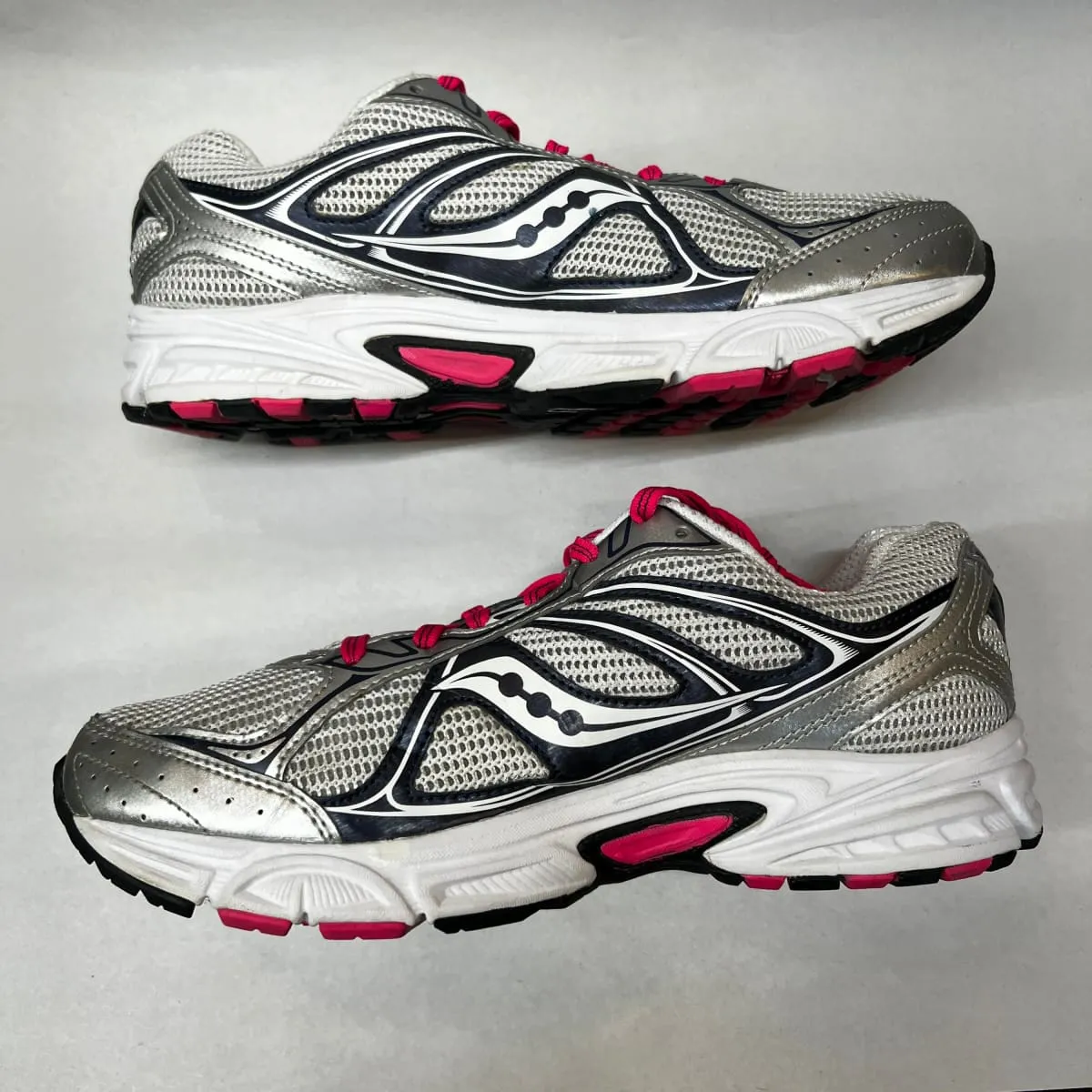 Women's Saucony •Cohesion 7• Running Shoe Silver/Pink 9.5 Wide - Preowned