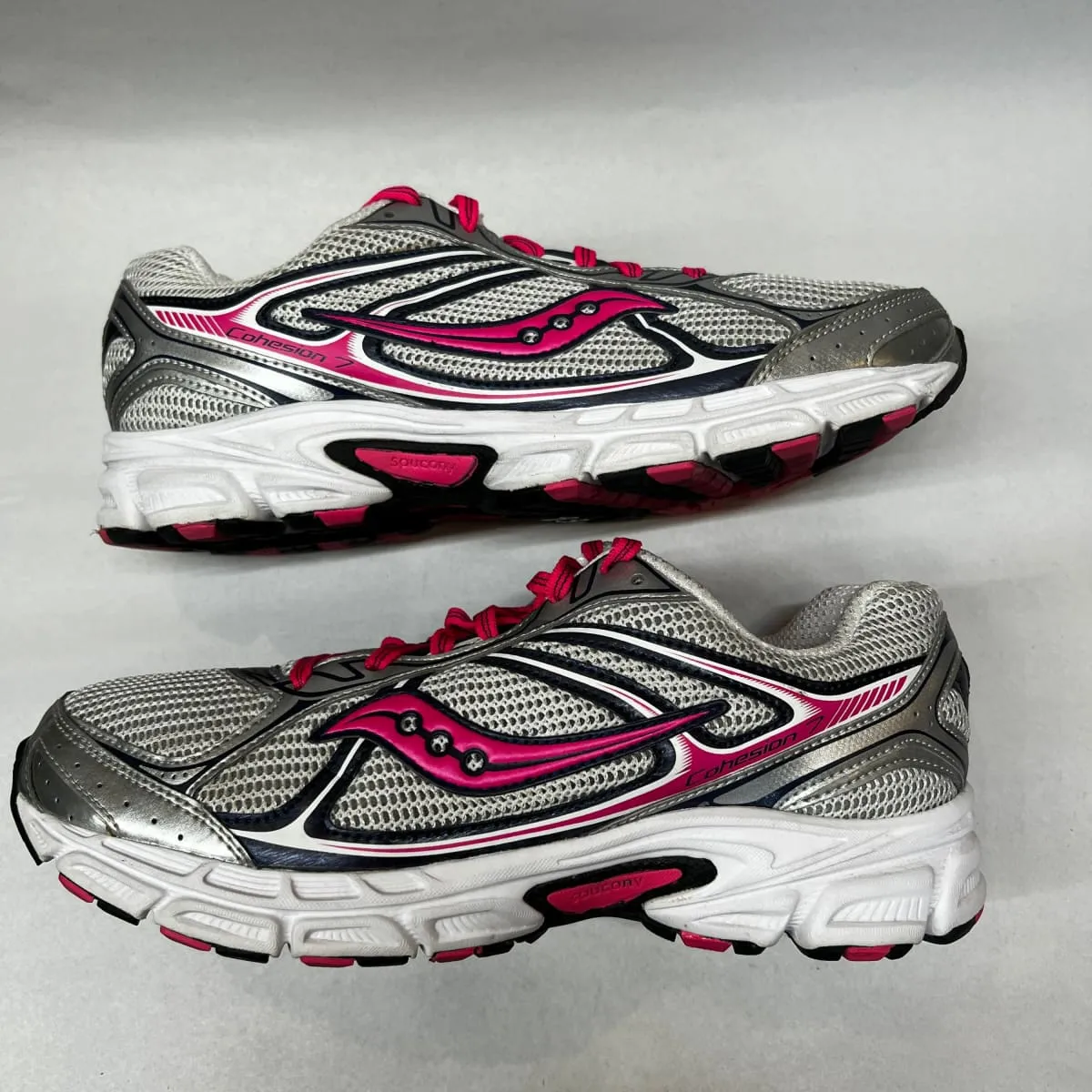 Women's Saucony •Cohesion 7• Running Shoe Silver/Pink 9.5 Wide - Preowned